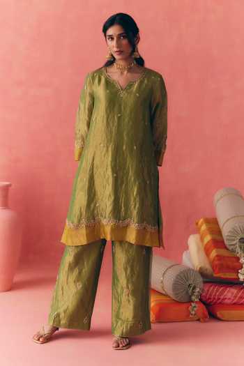 Shop Mirasa Green , Tissue, Organza V-neck Evara Embroidered Kurta Set Online at Aza Fashions Shop_Mirasa_Green , Tissue, Organza V-neck Evara Embroidered Kurta Set _Online_at_Aza_Fashions