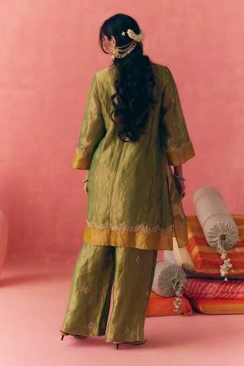 Mirasa Green , Tissue, Organza V-neck Evara Embroidered Kurta Set at Aza Fashions Mirasa_Green , Tissue, Organza V-neck Evara Embroidered Kurta Set _at_Aza_Fashions