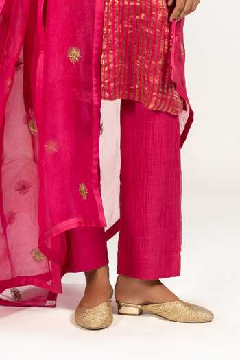 KAJAL AGRAWAL Pink Silk, Chanderi Silk, Organza V-neck, Yes Handwoven Striped Kurta Set at Aza Fashions KAJAL AGRAWAL_Pink Silk, Chanderi Silk, Organza V-neck, Yes Handwoven Striped Kurta Set _at_Aza_Fashions