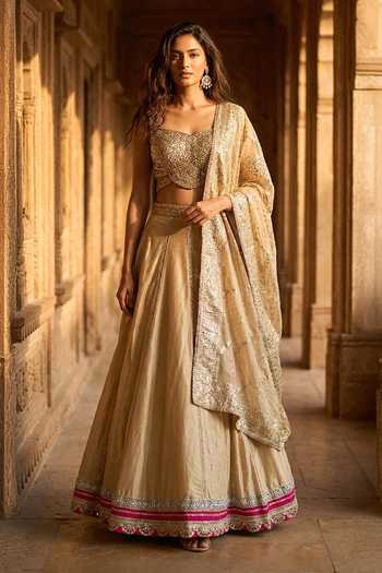 Basanti Kapde aur Koffee Embroidered Tissue Lehenga Set 
