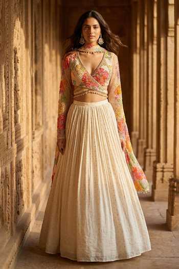 Basanti Kapde aur Koffee Embroidered Blouse Lehenga Set 