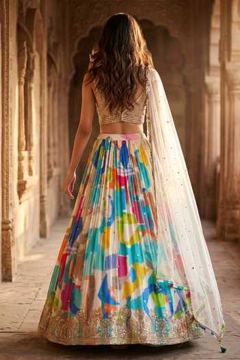 Basanti Kapde aur Koffee Abstract Print Lehenga Set 