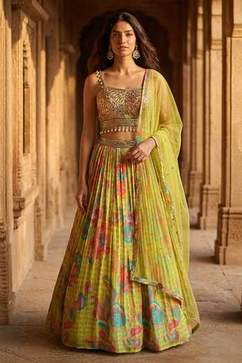 Basanti Kapde aur Koffee Embroidered & Printed Lehenga Set 