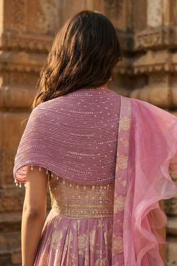 Shop Basanti Kapde aur Koffee Pink Sweetheart Neck Banarasi Woven Lehenga Set Online at Aza Fashions Shop_Basanti Kapde aur Koffee_Pink Sweetheart Neck Banarasi Woven Lehenga Set _Online_at_Aza_Fashions