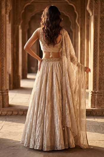 Basanti Kapde aur Koffee Embroidered Blouse Lehenga Set 