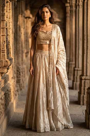 Basanti Kapde aur Koffee Embroidered Blouse Lehenga Set 