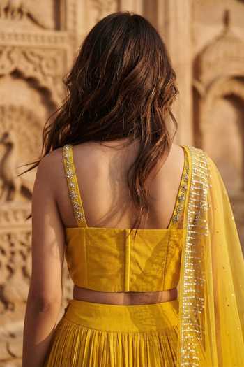 Basanti Kapde aur Koffee_Yellow Georgette Sweetheart Neck Placement Embroidered Lehenga Set _Online_at_Aza_Fashions