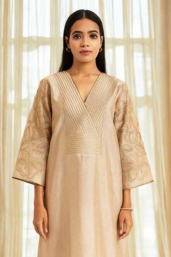 Buy_Nikita Vishakha_Beige Silk V-neck Raw Kurta And Pant Set _Online_at_Aza_Fashions