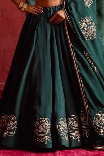 Buy_Pomcha Jaipur_Green Organza Sweetheart Neck Gota Patti Lehenga Set _Online_at_Aza_Fashions