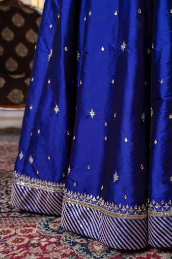 Shop Pomcha Jaipur Purple Taffeta, Organza Sweetheart Neck Mehfil Jamuni Zari Hand Work Lehenga Set Shop_Pomcha Jaipur_Purple Taffeta, Organza Sweetheart Neck Mehfil Jamuni Zari Hand Work Lehenga Set