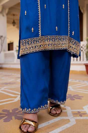 Buy_Pomcha Jaipur_Blue Organza Round Neck Mehfil Mayur Zardozi Hand Embroidered Kurta Set _Online_at_Aza_Fashions