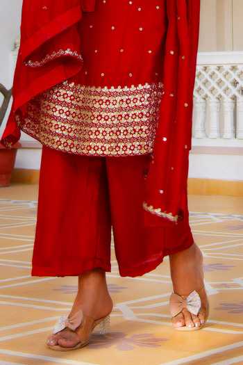 Buy_Pomcha Jaipur_Red Silk Round Neck Mehfil Lal Rang Gotta Patti Handwork Kurta Set _Online_at_Aza_Fashions