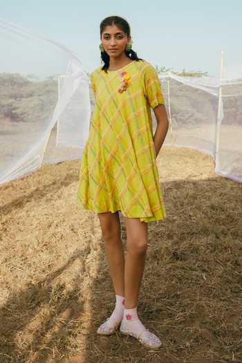 Shop_Nimbu Mirchi_Green Cotton, Linen Round Neck Aam Panna Checkered Pattern Dress 