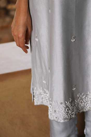HOUSE OF TA-YA_Blue Silk, Chanderi V-neck Embroidered Kurta Set _Online_at_Aza_Fashions