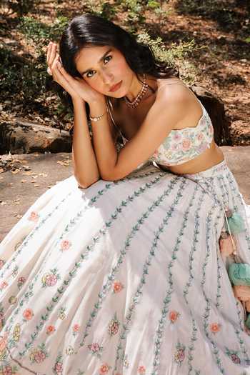 Shop HOUSE OF TA-YA Cream Silk, Viscose Sweetheart Neck Floral Embroidered Lehenga Set Online at Aza Fashions Shop_HOUSE OF TA-YA_Cream Silk, Viscose Sweetheart Neck Floral Embroidered Lehenga Set _Online_at_Aza_Fashions