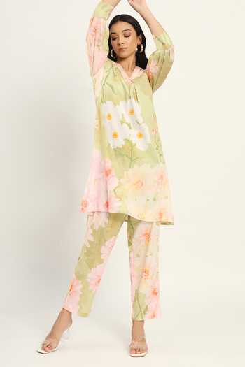 Shop Ruhr India Green Cotton V-neck, Yes Printed Kurta And Pant Set Shop_Ruhr India_Green Cotton V-neck, Yes Printed Kurta And Pant Set