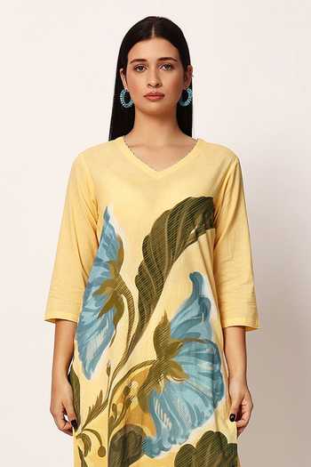 Ruhr India_Yellow Cotton V-neck Zwaan Print Kurta And Pant Set _at_Aza_Fashions