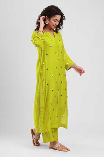Buy Kyra By Bhavna Green Chanderi V-neck Abeer Kurta Set Online at Aza Fashions Buy_Kyra By Bhavna_Green Chanderi V-neck Abeer Kurta Set _Online_at_Aza_Fashions