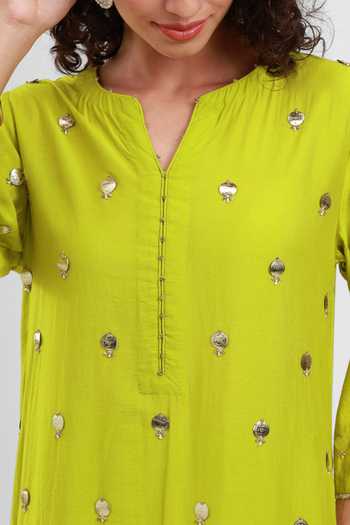 Kyra By Bhavna Green Chanderi V-neck Abeer Kurta Set at Aza Fashions Kyra By Bhavna_Green Chanderi V-neck Abeer Kurta Set _at_Aza_Fashions