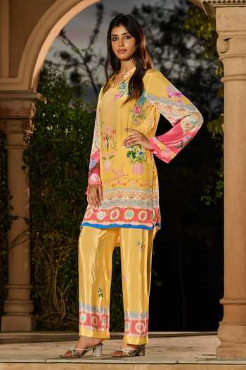 RINESSA Yellow Crepe Split V-neck, Yes Silky Marine Life Print Kurta And Pant Co-ord Set at Aza Fashions RINESSA_Yellow Crepe Split V-neck, Yes Silky Marine Life Print Kurta And Pant Co-ord Set _at_Aza_Fashions