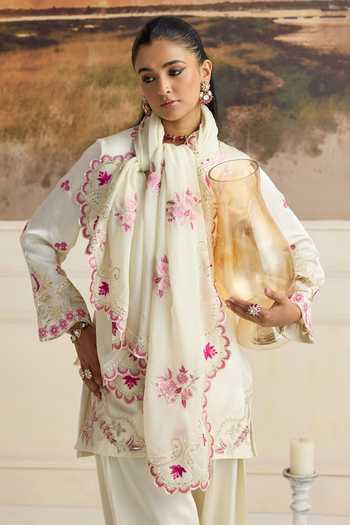 Buy_RINESSA_Ivory Organza, Satin, Bemberg V-neck, Lelah Threadwork Kurta Farshi Salwar Set _Online_at_Aza_Fashions
