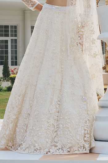 Buy_RINESSA_Ivory Net Sweetheart Neck Hand Embroidered Lehenga Set _Online_at_Aza_Fashions