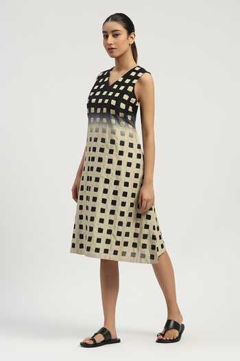 Shop_Abraham And Thakore_Black Chanderi V-neck Ombre Cutwork Dress _Online_at_Aza_Fashions
