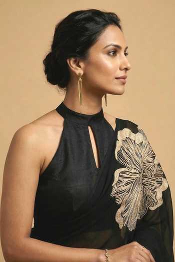 Ellemora Fashions Black Silk, Crepe Halter , Keyhole Dahlia Striped Saree And Blouse Set at Aza Fashions Ellemora Fashions_Black Silk, Crepe Halter , Keyhole Dahlia Striped Saree And Blouse Set _at_Aza_Fashions