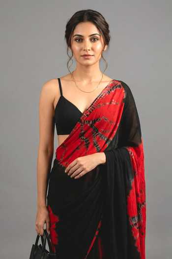 Ellemora Fashions Black Crepe V-neck Crimson Storm Tie-dye Saree And Blouse Set at Aza Fashions Ellemora Fashions_Black Crepe V-neck Crimson Storm Tie-dye Saree And Blouse Set _at_Aza_Fashions