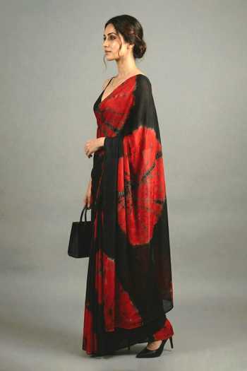 Buy Ellemora Fashions Black Crepe V-neck Crimson Storm Tie-dye Saree And Blouse Set Buy_Ellemora Fashions_Black Crepe V-neck Crimson Storm Tie-dye Saree And Blouse Set
