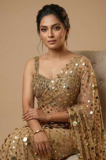 Ellemora Fashions Gold Net, Organza, Viscose Sweetheart Neck Glitz Sequined Saree And Blouse Set at Aza Fashions Ellemora Fashions_Gold Net, Organza, Viscose Sweetheart Neck Glitz Sequined Saree And Blouse Set _at_Aza_Fashions