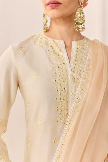 Buy Sheetal Batra Ivory Chanderi , Organza Notched Neck Rehma Kurta Set Online at Aza Fashions Buy_Sheetal Batra_Ivory Chanderi , Organza Notched Neck Rehma Kurta Set _Online_at_Aza_Fashions
