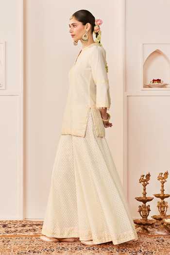 Buy Sheetal Batra Ivory Chanderi , Organza Notched Neck Rehma Kurta Set Buy_Sheetal Batra_Ivory Chanderi , Organza Notched Neck Rehma Kurta Set