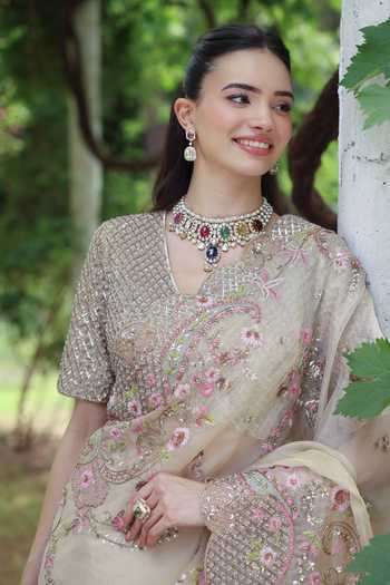 Buy_Summer By Priyanka Gupta_Gold Tissue V-neck Paisley Saree With Blouse 