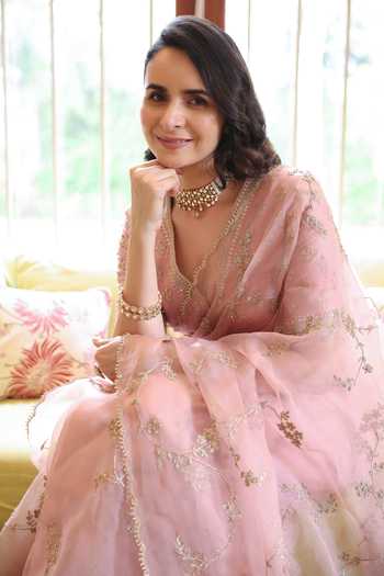 Summer By Priyanka Gupta Pink Organza Round Neck Noor Vrinda Dori Work Saree Set Online at Aza Fashions Summer By Priyanka Gupta_Pink Organza Round Neck Noor Vrinda Dori Work Saree Set _Online_at_Aza_Fashions