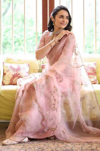 Summer By Priyanka Gupta Pink Organza Round Neck Noor Vrinda Dori Work Saree Set at Aza Fashions Summer By Priyanka Gupta_Pink Organza Round Neck Noor Vrinda Dori Work Saree Set _at_Aza_Fashions