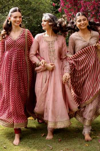 Summer By Priyanka Gupta_Pink Chanderi Round Neck, Yes Gul Sadaf Mul Anarkali Set _at_Aza_Fashions