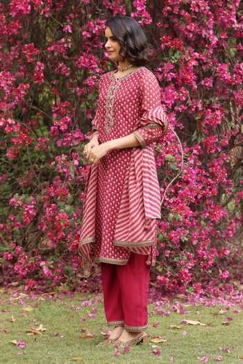 Buy_Summer By Priyanka Gupta_Red Chanderi Round Neck, Yes Anargul Printed Kurta Set _Online_at_Aza_Fashions