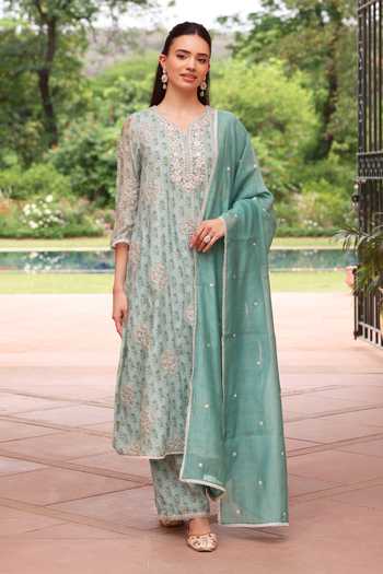 Summer By Priyanka Gupta_Blue Chanderi V-neck Sophia Printed Kurta Set _Online_at_Aza_Fashions