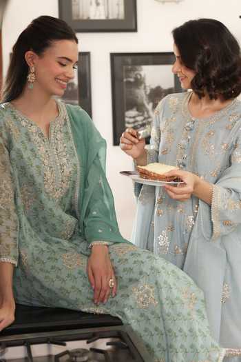 Shop_Summer By Priyanka Gupta_Blue Chanderi V-neck Sophia Printed Kurta Set _Online_at_Aza_Fashions