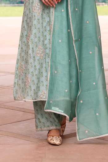 Summer By Priyanka Gupta_Blue Chanderi V-neck Sophia Printed Kurta Set _at_Aza_Fashions