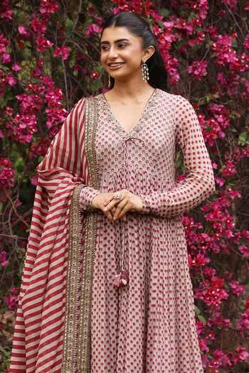 Buy_Summer By Priyanka Gupta_Beige Chanderi V-neck, Yes Noor Print Anarkali Set _Online_at_Aza_Fashions