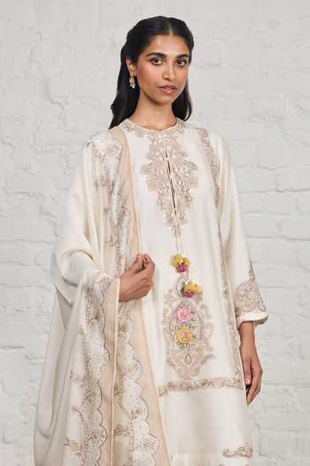 Sue Mue_Off White Silk, Chanderi, Crepe, Poppy Floral Embroidered Handwoven Kurta Set _Online_at_Aza_Fashions