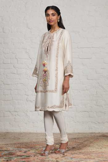 Sue Mue_Off White Silk, Chanderi, Crepe, Poppy Floral Embroidered Handwoven Kurta Set _at_Aza_Fashions