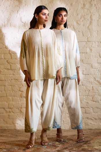 Buy_Sue Mue_Off White Chanderi, Handloom Letty Floral Bunch Embroidered Short Kurta Set 