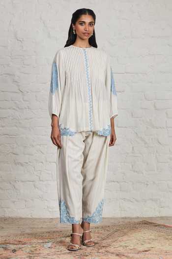 Shop_Sue Mue_Off White Chanderi, Handloom Letty Floral Bunch Embroidered Short Kurta Set 