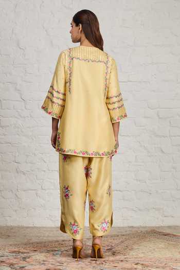Buy Sue Mue Yellow Silk, Cotton, Chanderi, Tissue Annora Floral Embroidered Short Kurta Set Online at Aza Fashions Buy_Sue Mue_Yellow Silk, Cotton, Chanderi, Tissue Annora Floral Embroidered Short Kurta Set _Online_at_Aza_Fashions