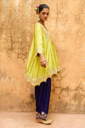 Vinita Bhansali Green , Organza V-neck Kaira Embroidered Short Kurta Set Online at Aza Fashions Vinita Bhansali_Green , Organza V-neck Kaira Embroidered Short Kurta Set _Online_at_Aza_Fashions