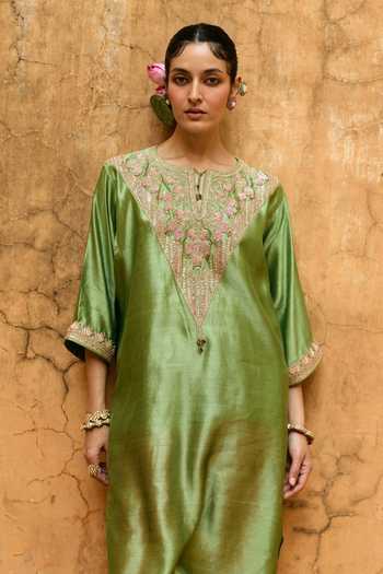 Shop Vinita Bhansali Green Silk Round Neck Meher Embroidered Kaftan And Pant Set Online at Aza Fashions Shop_Vinita Bhansali_Green Silk Round Neck Meher Embroidered Kaftan And Pant Set _Online_at_Aza_Fashions