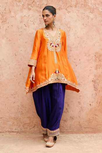 Vinita Bhansali Orange , Organza V-neck Aarika Embroidered Short Kurta Salwar Set Online at Aza Fashions Vinita Bhansali_Orange , Organza V-neck Aarika Embroidered Short Kurta Salwar Set _Online_at_Aza_Fashions